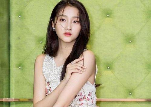 关晓彤身家背景,影视明星的豪门背景与璀璨星途